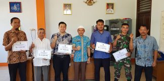 Koperasi Berprestasi Kota Singkawang Tahun 2019 Penyerahan Piagam dan Hadiah Oleh Kepala Dinas Perdagangan, Perindustrian, Koperasi dan UKM Kota Singkawang
