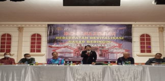 SOSIALISASI PERCEPATAN REVITALISASI PASAR BERINGIN YANG KE III DENGAN PEDAGANG DAN INVESTOR SOSIALISASI PERCEPATAN REVITALISASI PASAR BERINGIN YANG KE III DENGAN PEDAGANG DAN INVESTOR