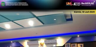 Rapat Koordinasi Monitoring Mock Up/Percontohan Koperasi Desa/Kelurahan Merah Putih yang di pimpin oleh Wakil Menteri Dalam Negeri melalui Zoom Meeting di Ruang TCM Kantor Wali Kota Singkawang Tanggal 10 Juli 2025