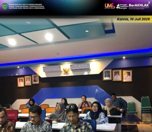 Rapat Koordinasi Monitoring Mock Up/Percontohan Koperasi Desa/Kelurahan Merah Putih yang di pimpin oleh Wakil Menteri Dalam Negeri melalui Zoom Meeting di Ruang TCM Kantor Wali Kota Singkawang Tanggal 10 Juli 2025